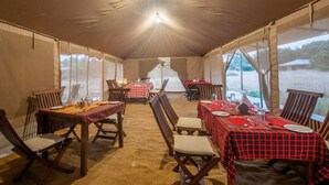 Breakfast, lunch and dinner served - Acacia Migration Camp Ndutu (Ngorongoro)