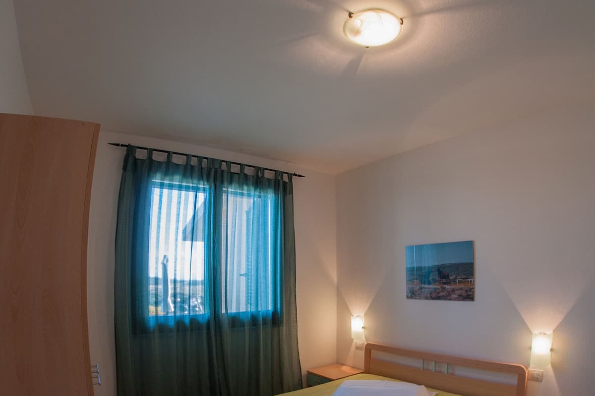 Economy Double or Twin Room, Shared Bathroom | Bed sheets