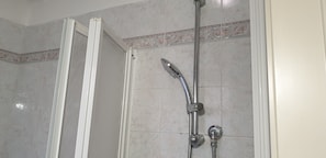 Apartment, 1 Bedroom | Bathroom | Shower, hair dryer, bidet, towels