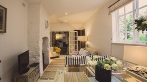 Lounge - Bars Hill Cottage - The Best Kept Little Secret in Old Town Cowes (Cowes)