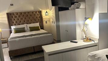 Family Room, 2 Double Beds, Non Smoking | Egyptian cotton sheets, premium bedding, pillowtop beds