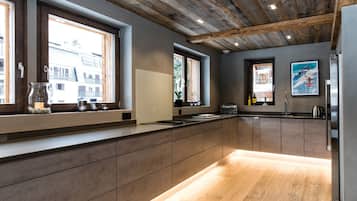 Réfrigérateur, micro-ondes, four, lave-vaisselle