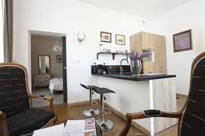 Comfort Apartment, Accessible, City View (CHEVERNY) | Lounge - Nature & Chateaux à Chinon (Chinon)