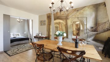 Appartement Confort, salle de bains privée, vue ville (CHENONCEAU) | Bar lounge