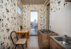 Fridge, coffee/tea maker, paper towels