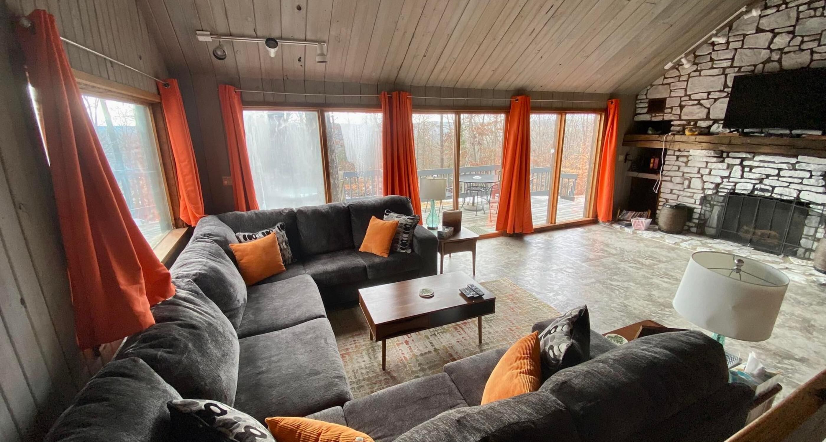 Televisión, chimenea, videojuegos y reproductor de DVD 