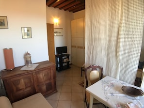 Apartment, 1 Bedroom | Room amenity