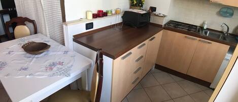 Apartment, 1 Bedroom | In-room dining