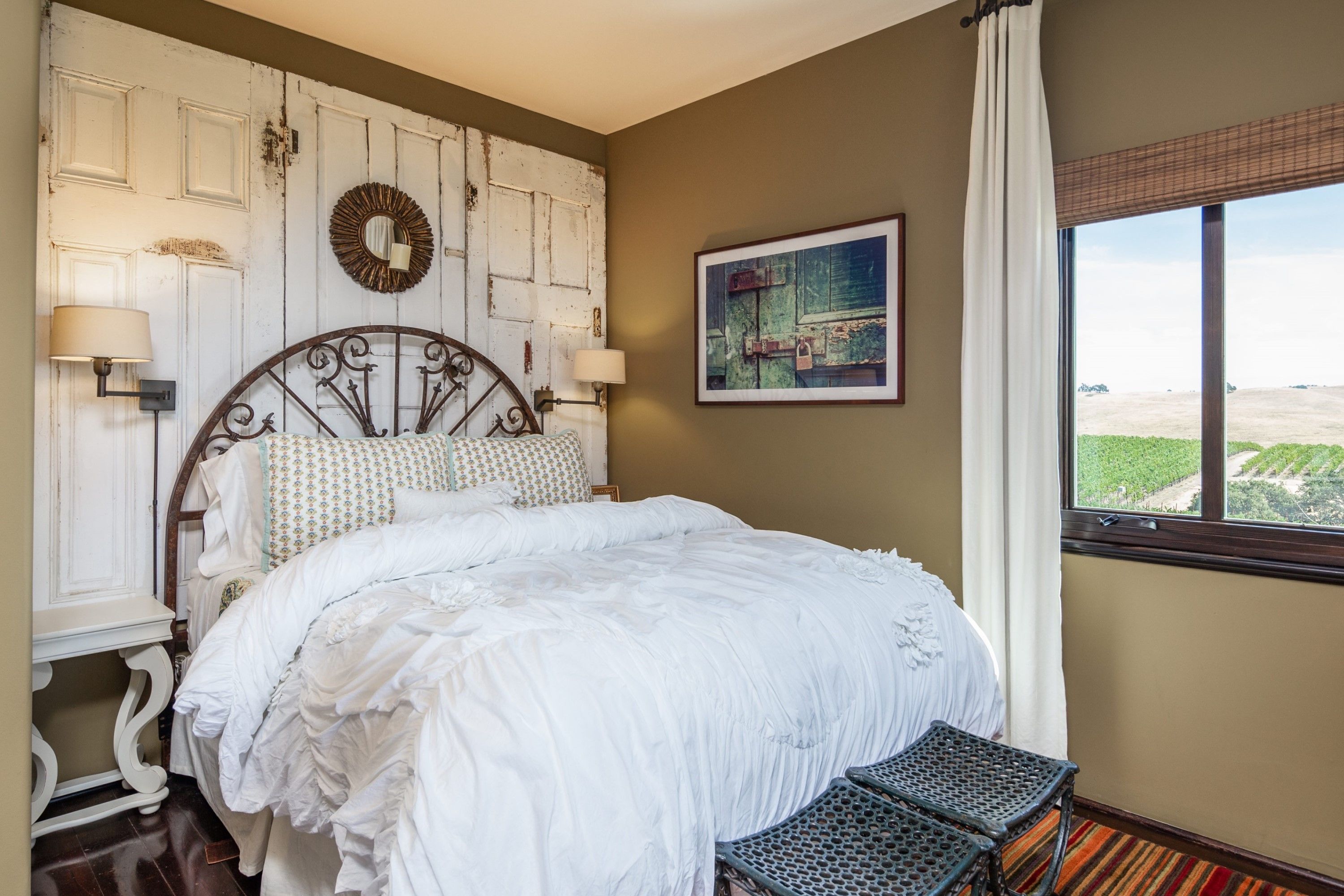 Chambre Quadruple Luxe, plusieurs lits, non-fumeurs, vue vignoble | Draps en coton égyptien, literie de qualité supérieure