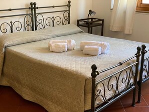 1 Schlafzimmer, Babybetten, Bettwäsche