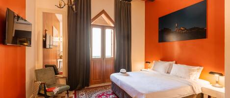 Habitació doble Deluxe, balcó | Roba de llit d'alta qualitat i decoració individual