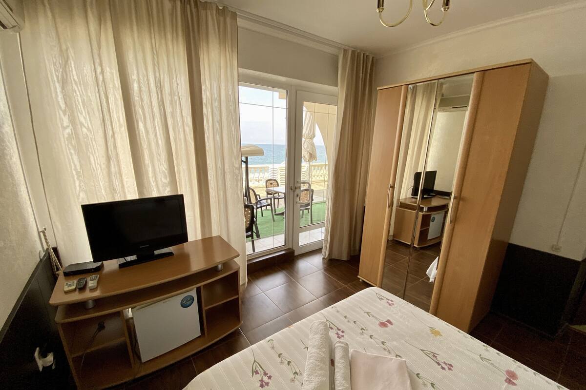 Deluxe Double Room, Sea View | In-room safe, desk, iron/ironing board, free WiFi