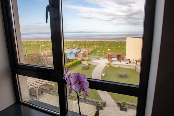 Brankas dan didekorasi berbeda-beda