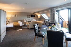 In-room safe, individually decorated, individually furnished, desk - The Ocean Sands Hotel (Enniscrone)