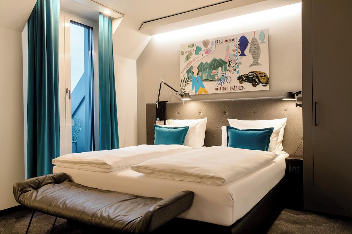 Premium bedding, in-room safe, desk, blackout curtains