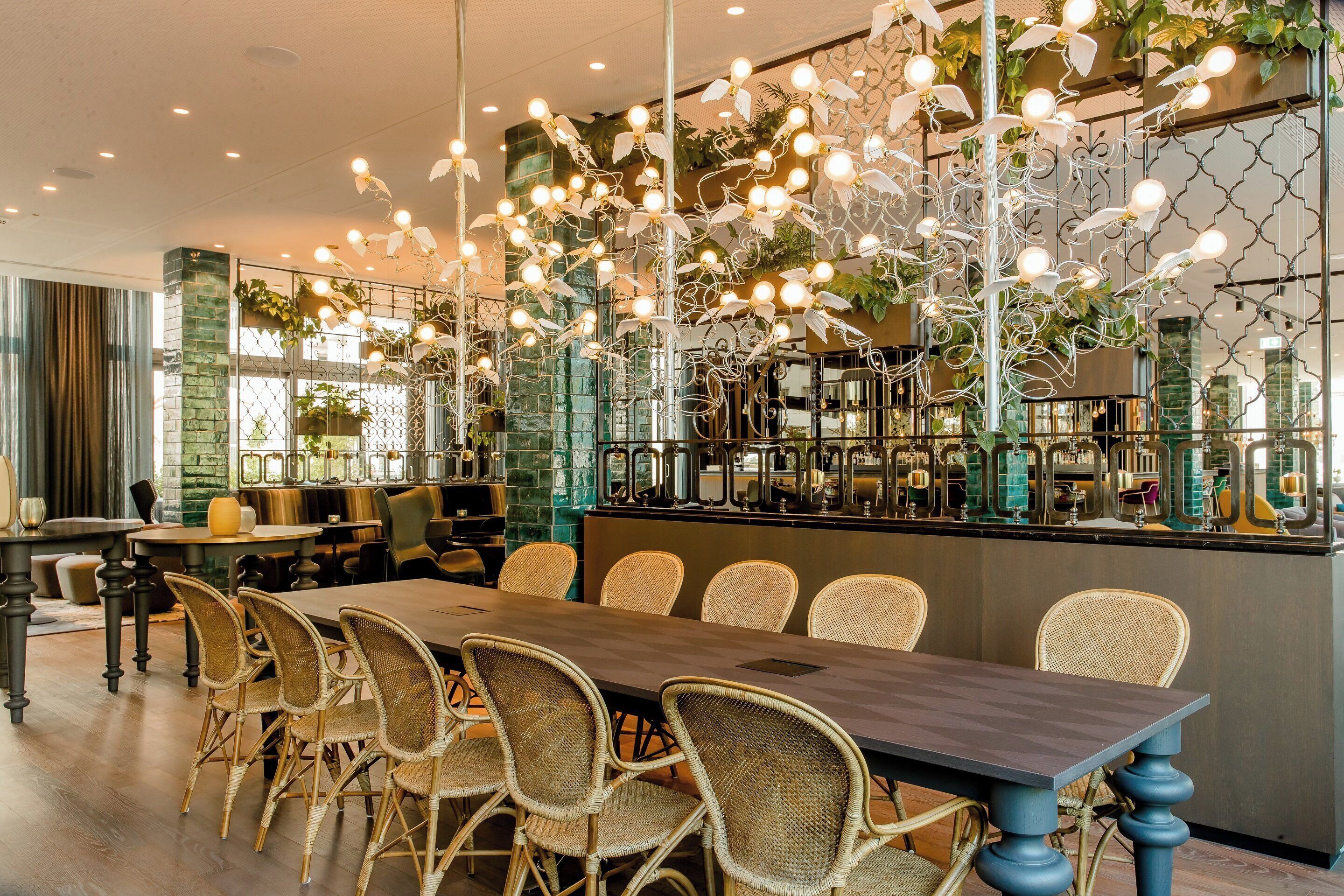 Bar (trong khuôn viên)