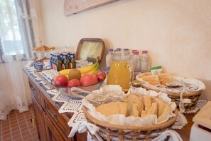 Free daily buffet breakfast