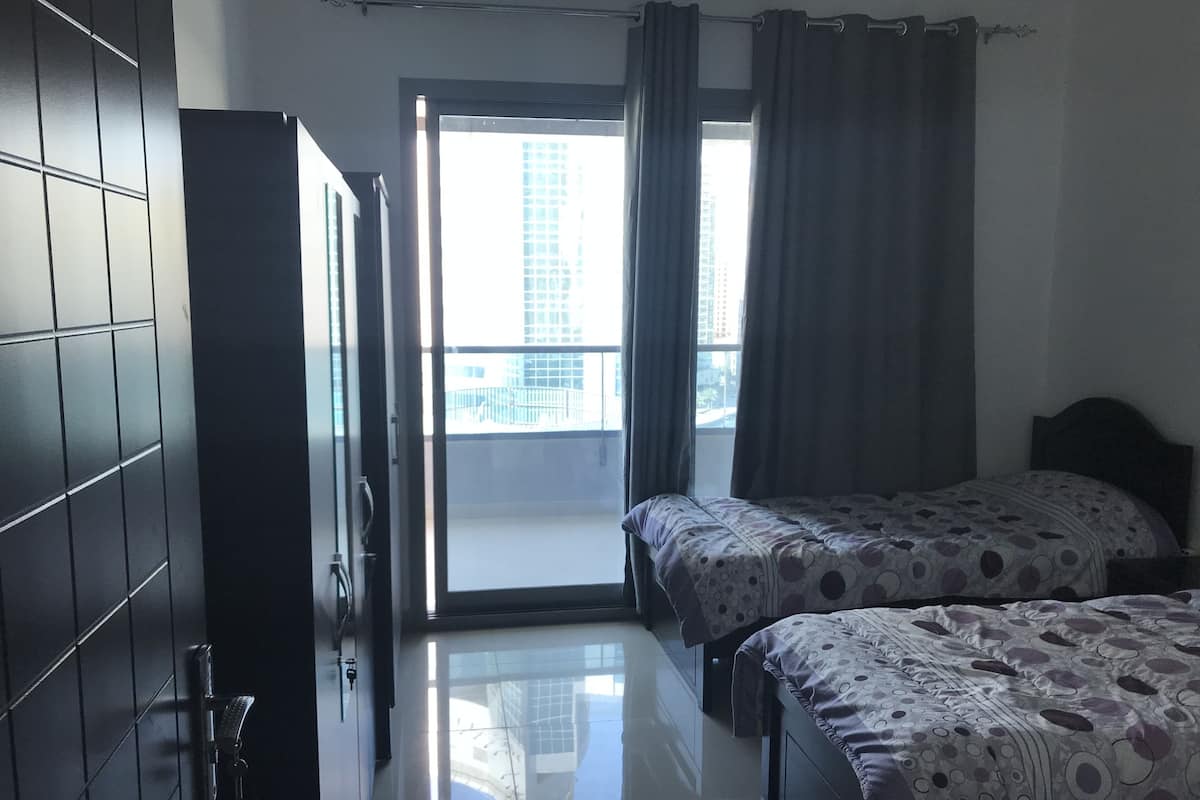 Habitación básica con 2 camas individuales, varias camas, para no fumadores, vista a la marina | Aire acondicionado
