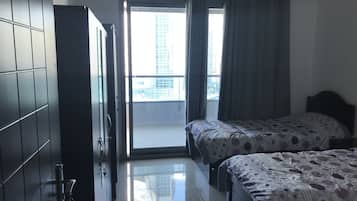 Basic Twin Room, Multiple Beds, Non Smoking, Marina View | Air conditioning