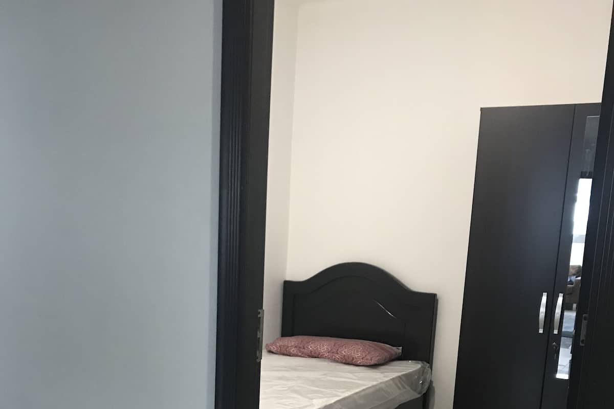 Habitación básica, 1 cama individual, para no fumadores | Tabla de planchar con plancha, wifi gratis y ropa de cama