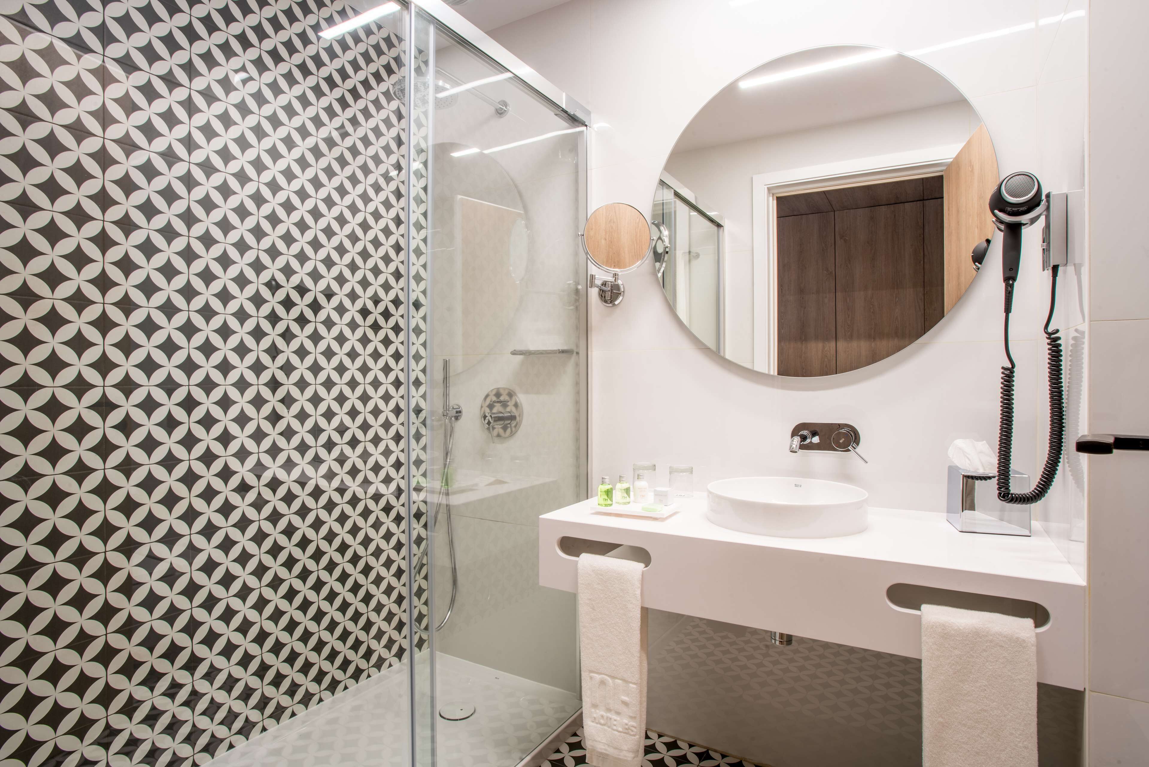 shower, rainfall showerhead, eco-friendly toiletries, hair dryer