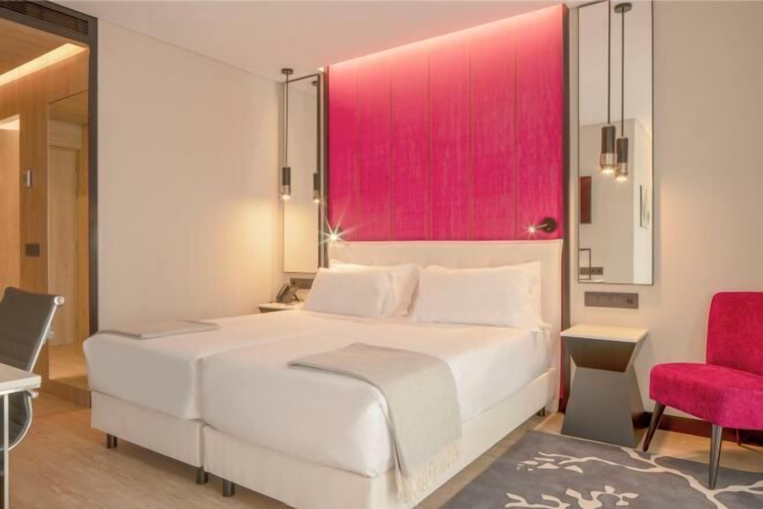 迷你吧、客房內保險箱、書桌、隔音