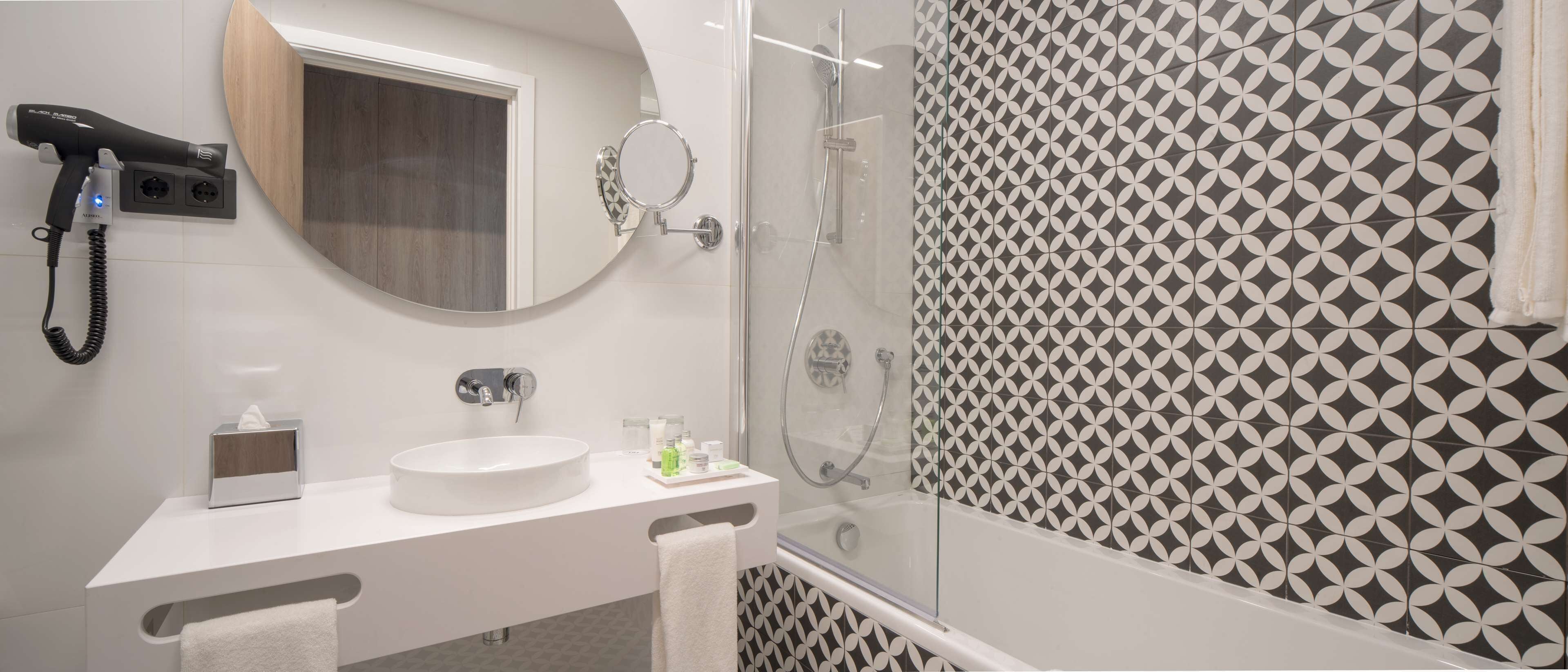 shower, rainfall showerhead, eco-friendly toiletries, hair dryer