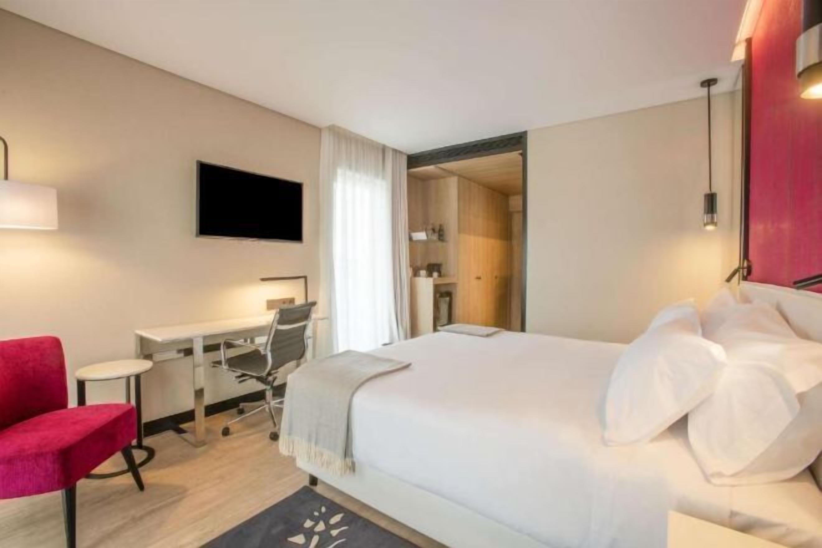 迷你吧、客房內保險箱、書桌、隔音