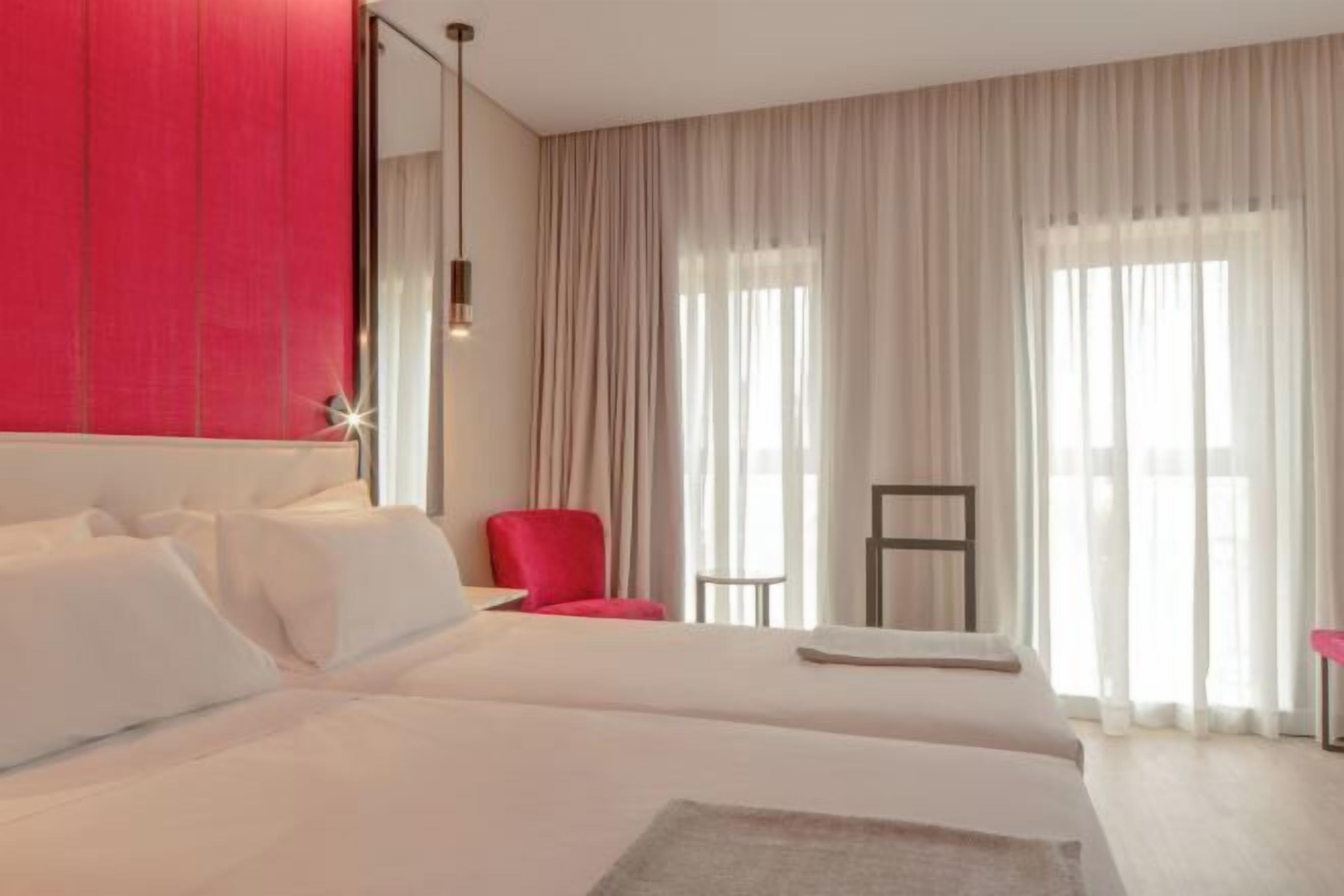 迷你吧、客房內保險箱、書桌、隔音