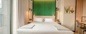 Minibar, in-room safe, desk, soundproofing - NH Hotel Porto Jardim (Porto)