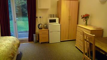 Room (Two) | Iron/ironing board, free WiFi, bed sheets, wheelchair access