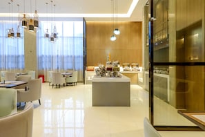 Frühstücksbuffet gegen Gebühr