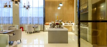 Echarm Wuhan Jiangxia Zhongbai Plaza