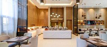 Echarm Wuhan Jiangxia Zhongbai Plaza