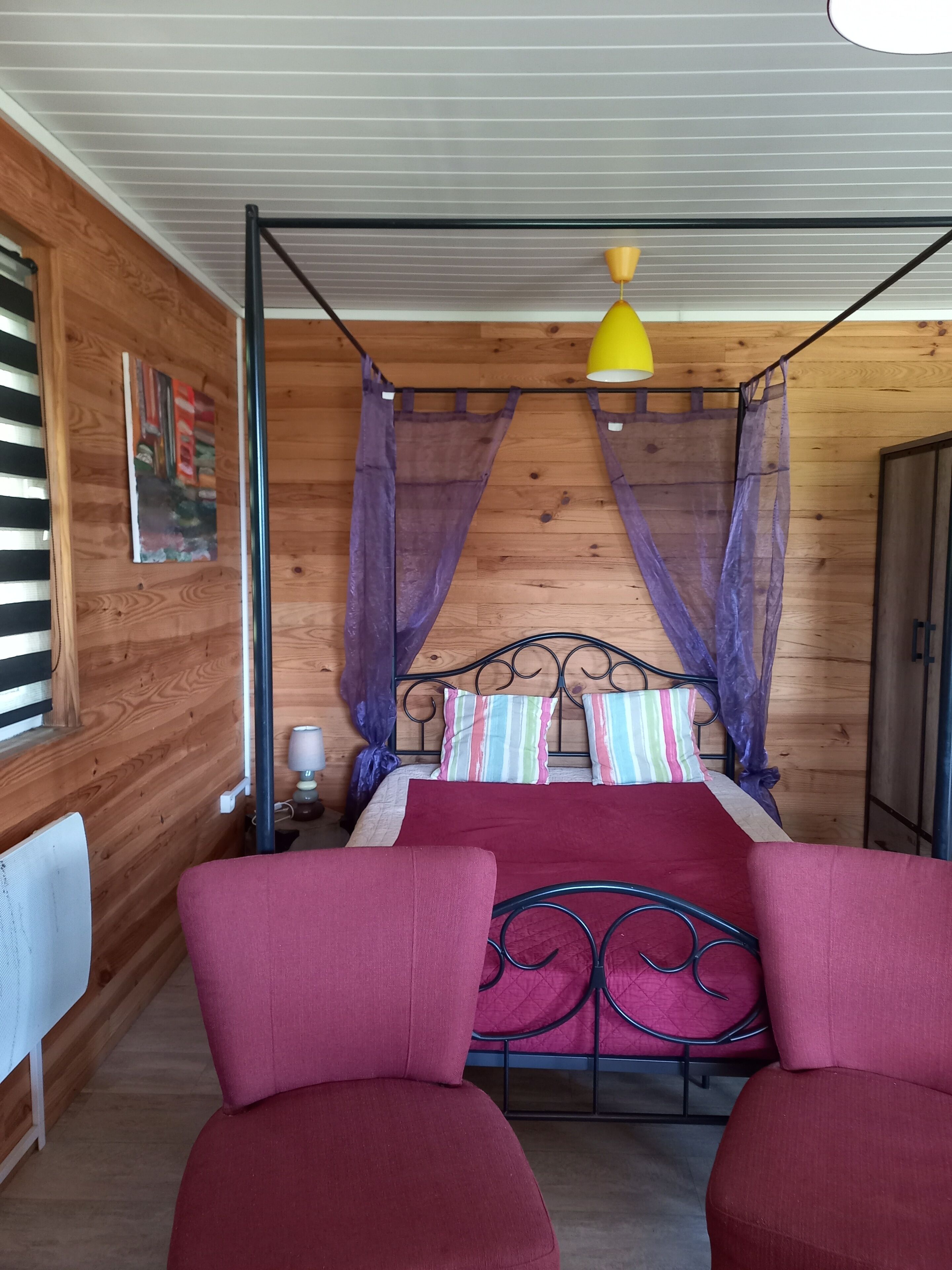 1 多间卧室、办公桌、熨斗/熨衣板