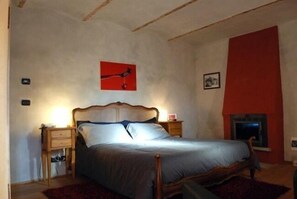 Comfort Room, Non Smoking, Ground Floor | Desk, blackout drapes, free cribs/infant beds, travel crib - B&B San Bernardo (Saluzzo)