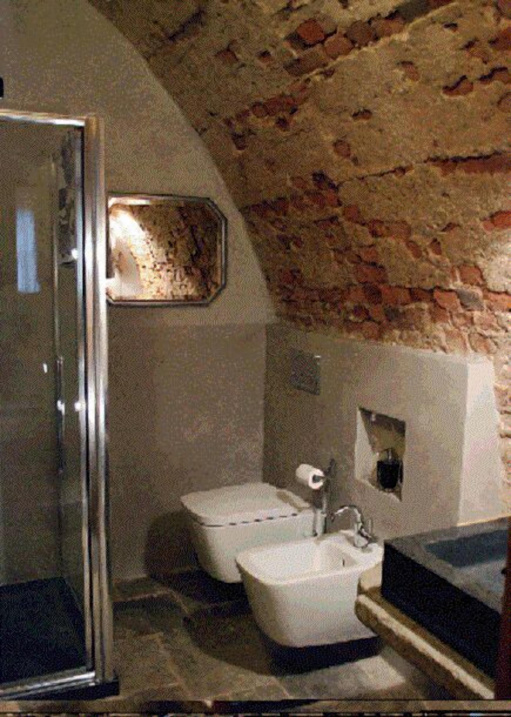 Habitación Confort, no fumadores, planta baja | Baño | Ducha, artículos de higiene personal gratuitos, secador de pelo y bidé