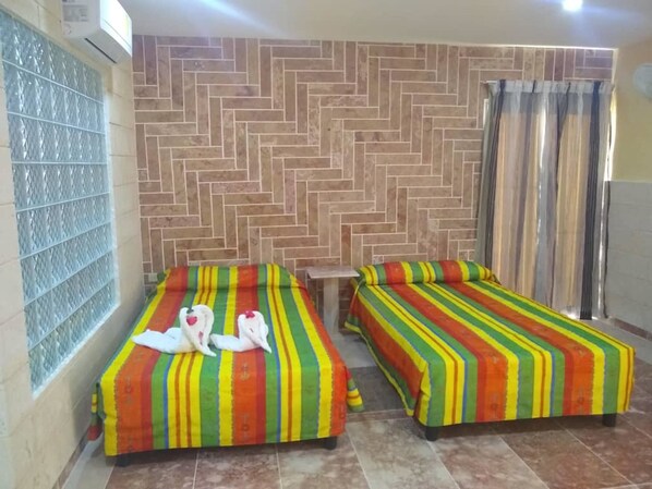 Standard Quadruple Room, 2 Double Beds, Non Smoking | Bed sheets - Hostal Los Mangos (Santa Marta)