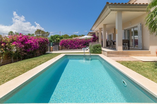 Beautiful villa with swimming pool