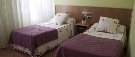 Economy Twin Room, Shared Bathroom | Desk, rollaway beds, free WiFi, bed sheets