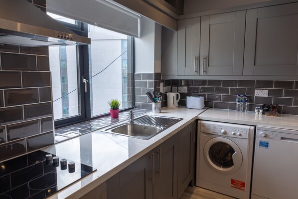Apartment, 1 Bedroom (Sleeps 4) | Private kitchen | Fridge, microwave, oven, stovetop