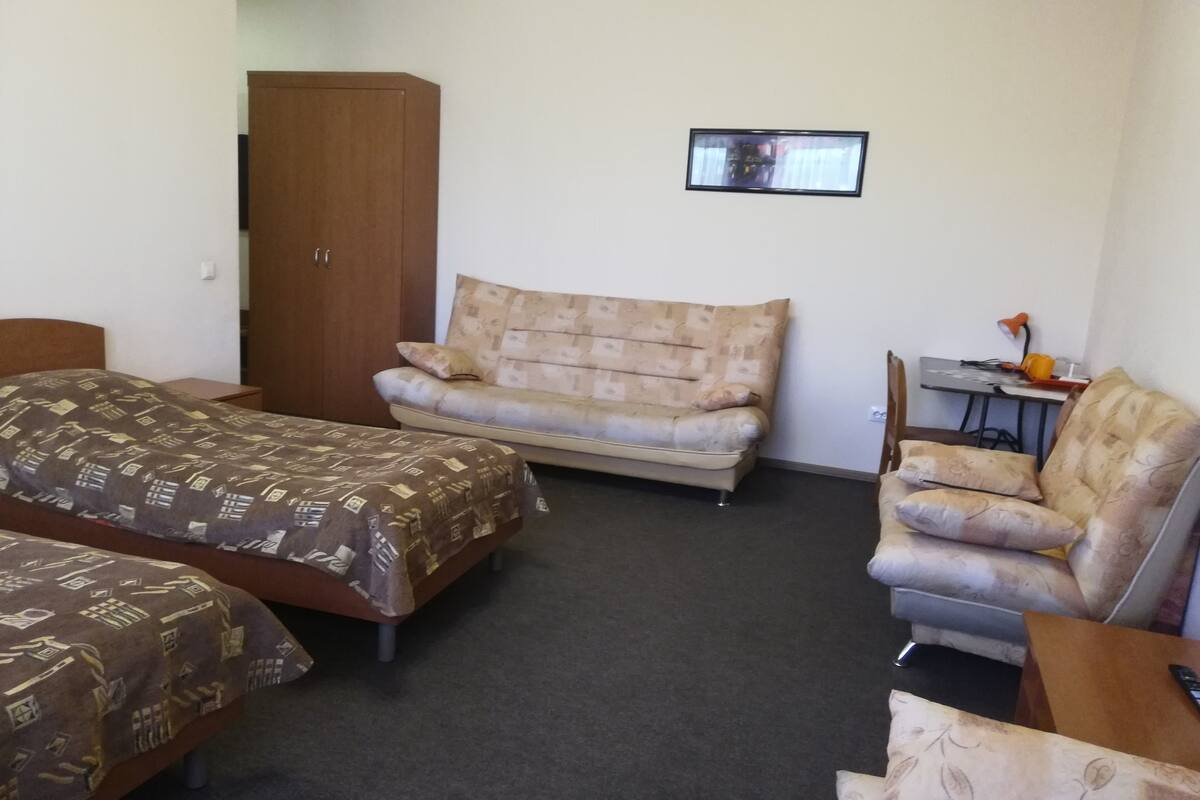 Familiekamer, 1 slaapkamer | Een bureau, geluiddichte muren, een strijkplank/strijkijzer, babybedden