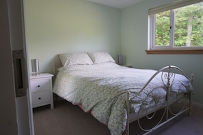 Quarto casal, 1 cama de casal | Espaço de trabalho para notebook, Wi-Fi de cortesia, roupa de cama