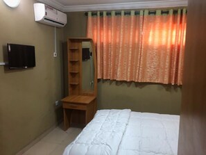 2 bedrooms, desk, iron/ironing board, free WiFi - Pent House Appartment (Lagos)
