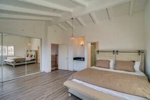 5 bedrooms, iron/ironing board, free WiFi