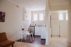 Apartment, 1 Schlafzimmer | Eigene Küche | Kühlschrank, Mikrowelle, Herdplatte, Wasserkocher mit Kaffee-/Teezubehör