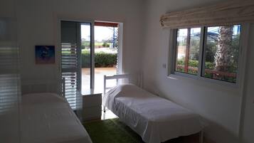 3 makuuhuonetta, silitysrauta/-lauta, Wi-Fi, vuodevaatteet