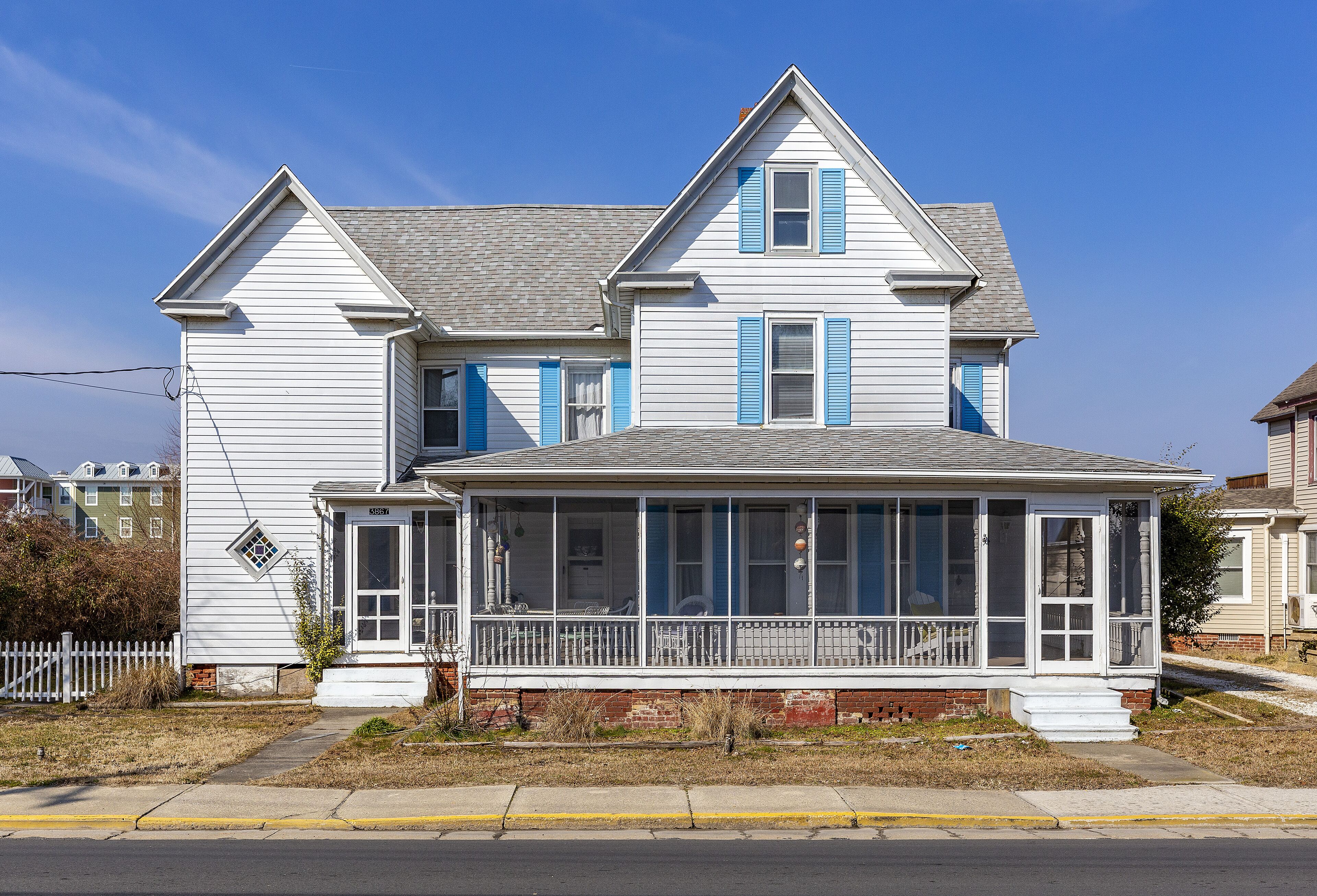 Great White is a stately Victorian Vacation Rental that sleeps 12 in the heart o