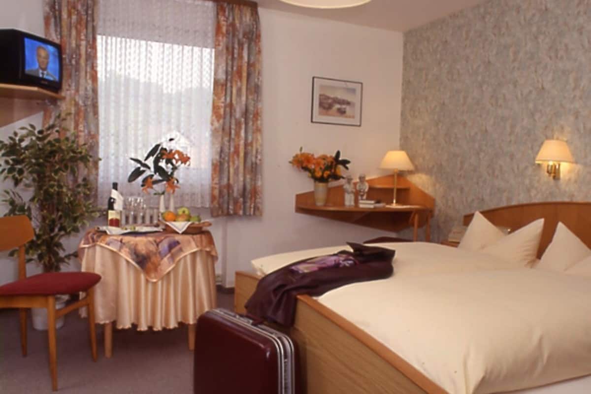 double room | desk, rollaway beds, free wifi