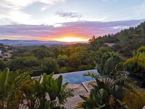 Propriété exceptionnelle offrant une vue mer - piscine - spa - salle de sport..